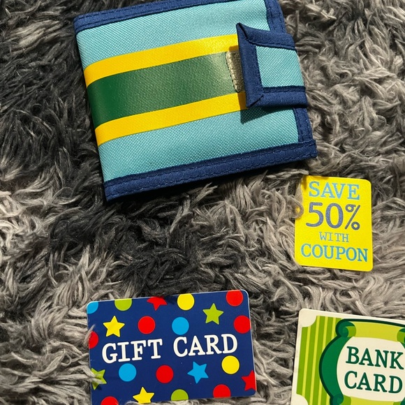 Melissa & Doug Pretende to Spend Wallet - Picture 3 of 3